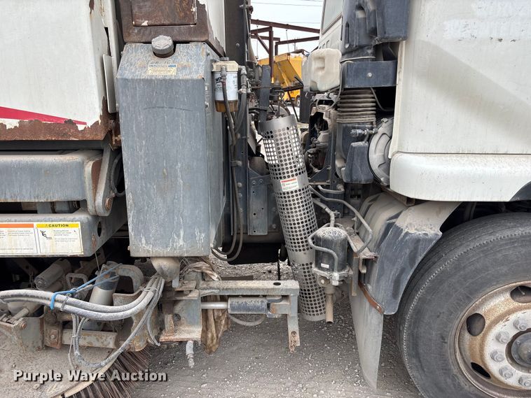 image for item FH7126 2009 Elgin Eagle street sweeper truck