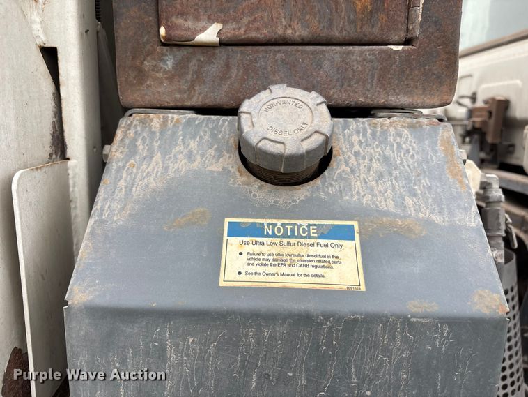 image for item FH7126 2009 Elgin Eagle street sweeper truck