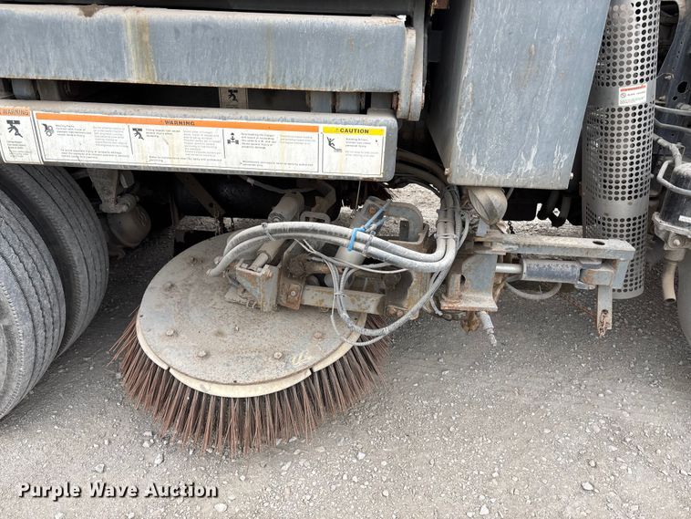 image for item FH7126 2009 Elgin Eagle street sweeper truck