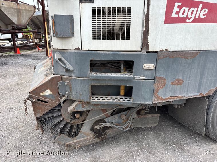 image for item FH7126 2009 Elgin Eagle street sweeper truck