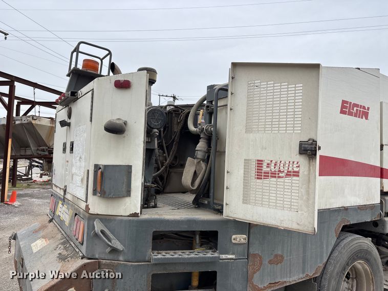 image for item FH7126 2009 Elgin Eagle street sweeper truck
