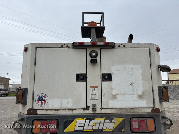 image for item FH7126 2009 Elgin Eagle street sweeper truck