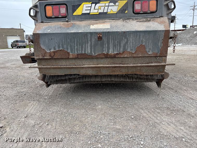 image for item FH7126 2009 Elgin Eagle street sweeper truck