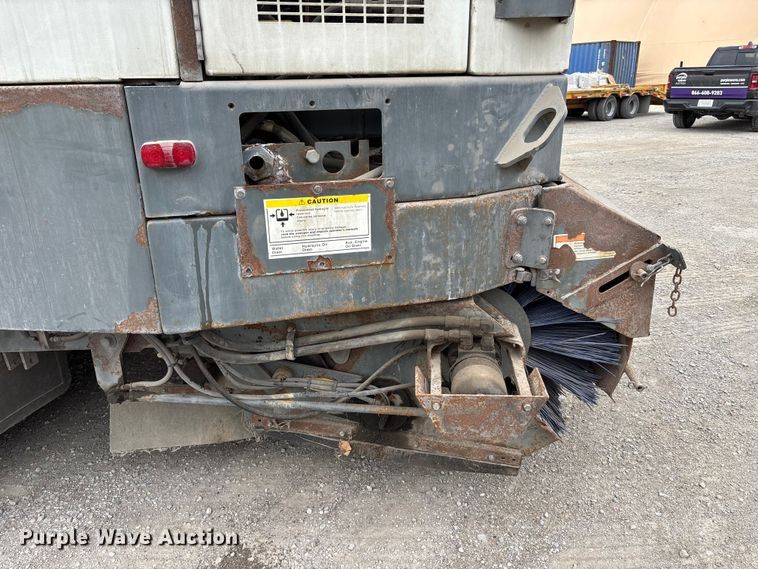 image for item FH7126 2009 Elgin Eagle street sweeper truck
