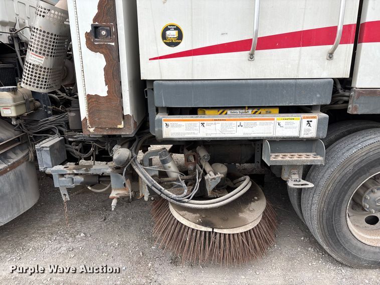 image for item FH7126 2009 Elgin Eagle street sweeper truck
