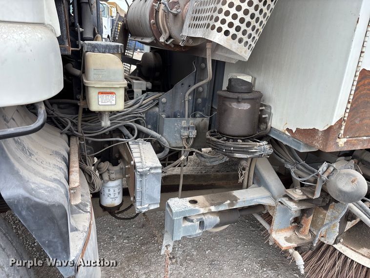 image for item FH7126 2009 Elgin Eagle street sweeper truck