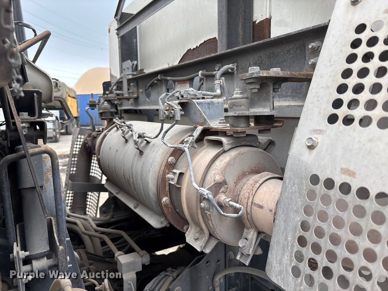 image for item FH7126 2009 Elgin Eagle street sweeper truck