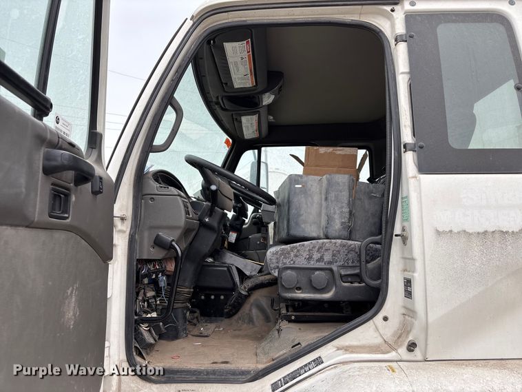 image for item FH7126 2009 Elgin Eagle street sweeper truck