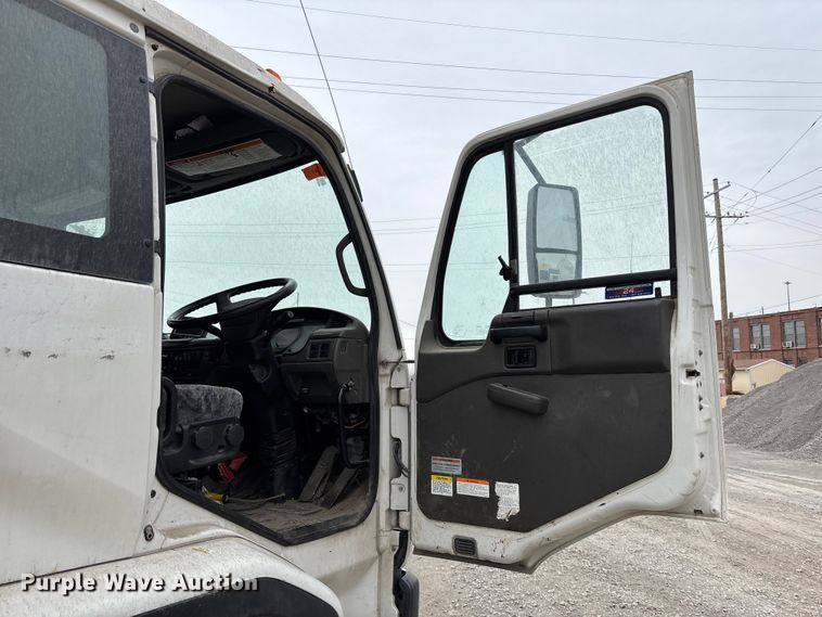 image for item FH7126 2009 Elgin Eagle street sweeper truck
