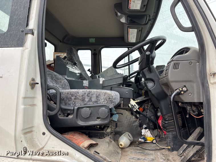image for item FH7126 2009 Elgin Eagle street sweeper truck