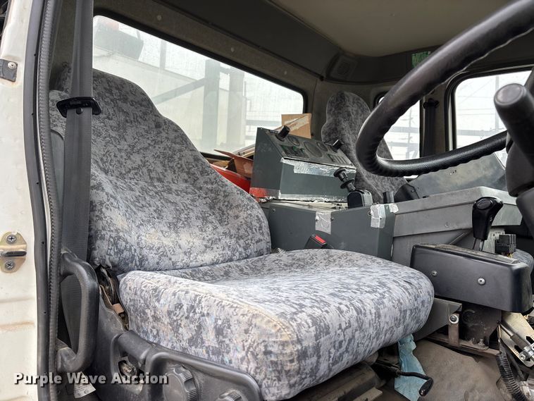 image for item FH7126 2009 Elgin Eagle street sweeper truck