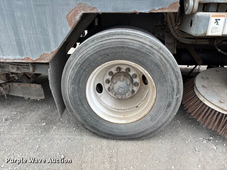 image for item FH7126 2009 Elgin Eagle street sweeper truck