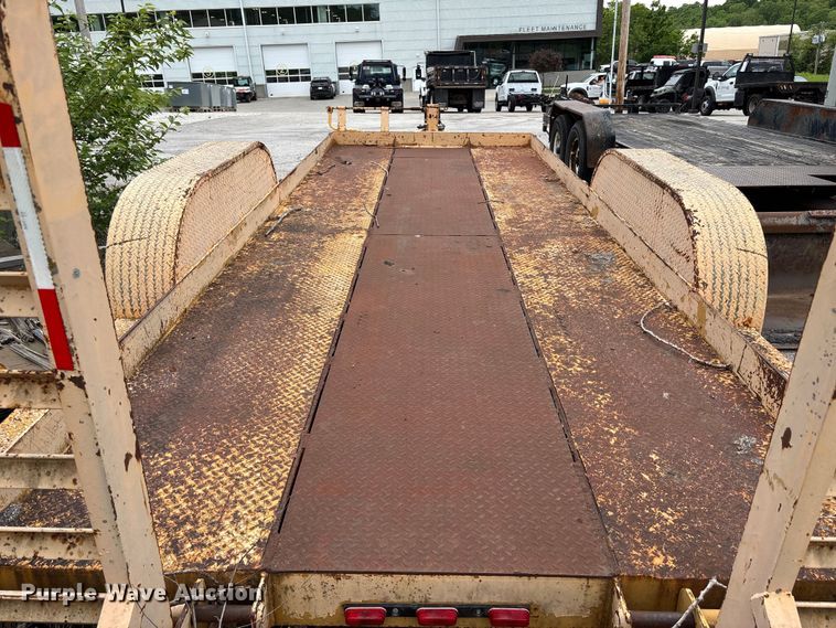 image for item FH7130 1994 CROF equipment trailer