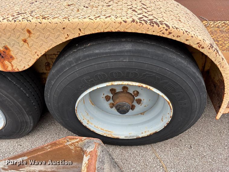 image for item FH7130 1994 CROF equipment trailer