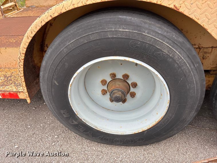 image for item FH7130 1994 CROF equipment trailer
