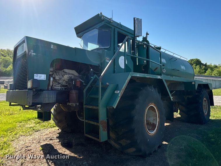 image for item FH7135 Off Road Floater Equipment 4030 vacuum truck