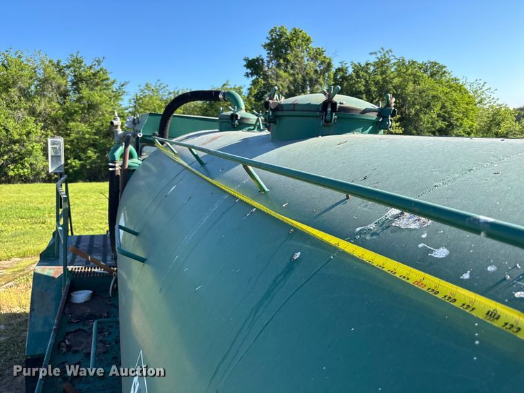 image for item FH7135 Off Road Floater Equipment 4030 vacuum truck