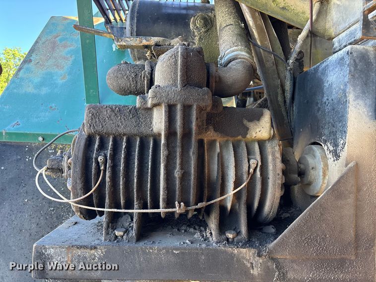 image for item FH7135 Off Road Floater Equipment 4030 vacuum truck