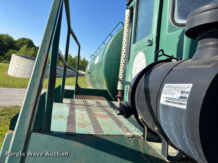 image for item FH7135 Off Road Floater Equipment 4030 vacuum truck