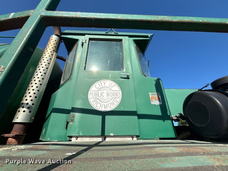image for item FH7135 Off Road Floater Equipment 4030 vacuum truck