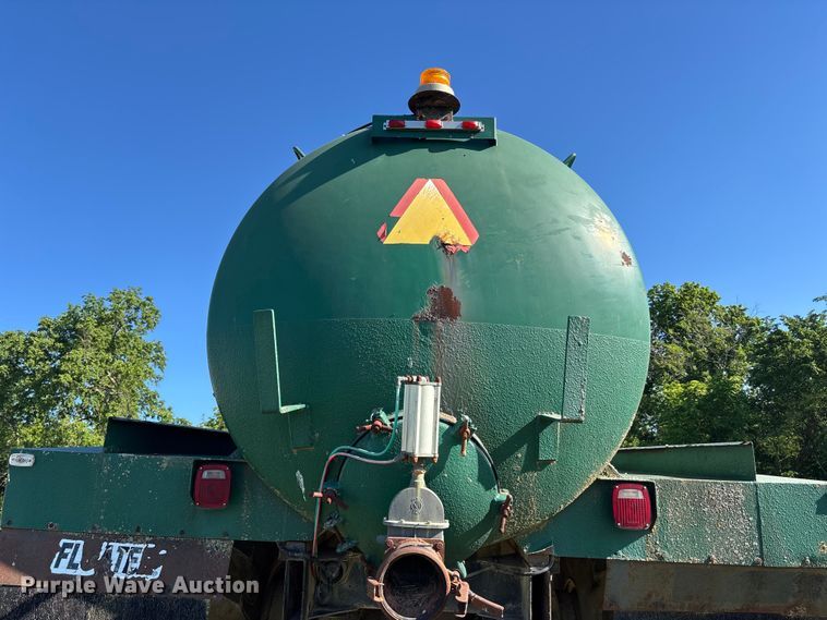 image for item FH7135 Off Road Floater Equipment 4030 vacuum truck