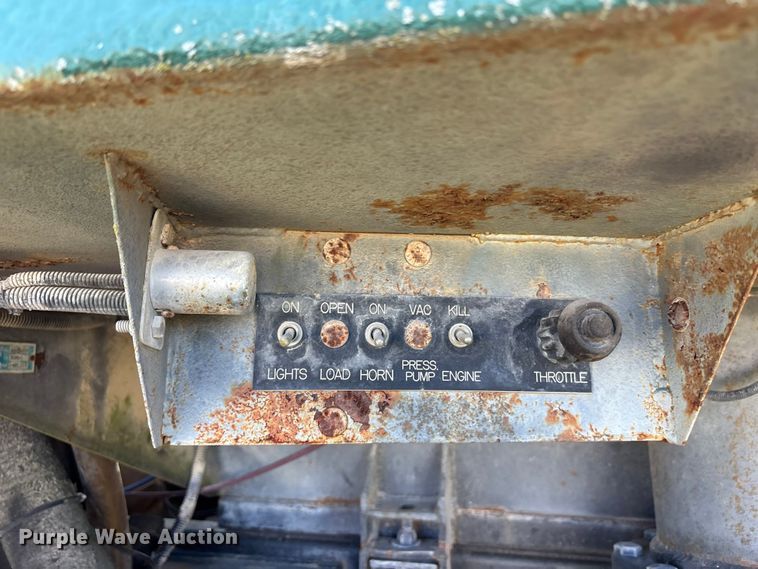 image for item FH7135 Off Road Floater Equipment 4030 vacuum truck