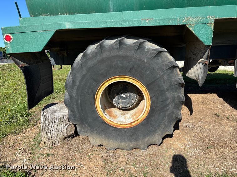 image for item FH7135 Off Road Floater Equipment 4030 vacuum truck