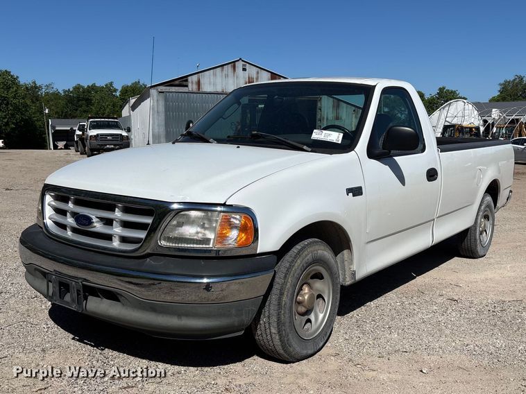 2004 Ford F150 XL pickup truck