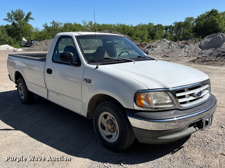 image for item FH7138 2004 Ford F150 XL pickup truck