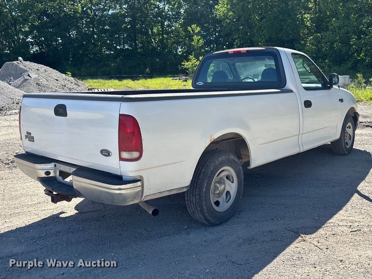 image for item FH7138 2004 Ford F150 XL pickup truck