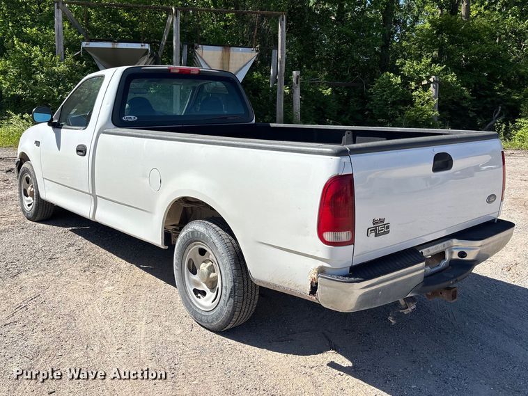 image for item FH7138 2004 Ford F150 XL pickup truck