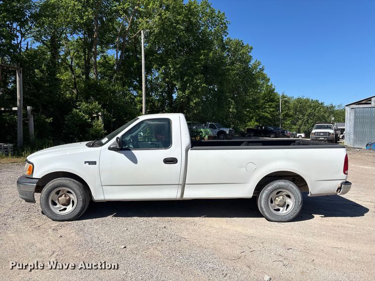 image for item FH7138 2004 Ford F150 XL pickup truck