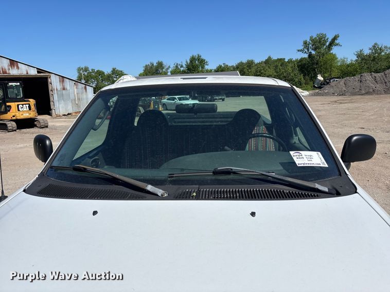 image for item FH7138 2004 Ford F150 XL pickup truck