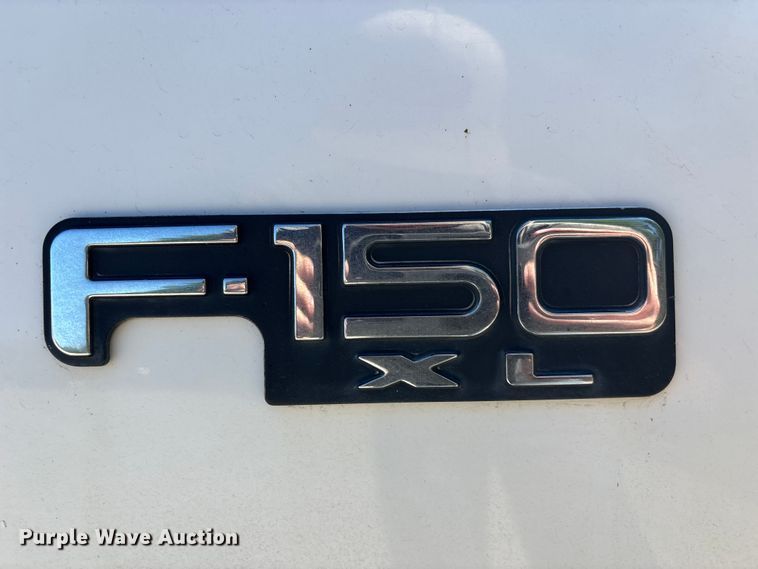 image for item FH7138 2004 Ford F150 XL pickup truck