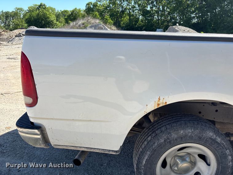 image for item FH7138 2004 Ford F150 XL pickup truck