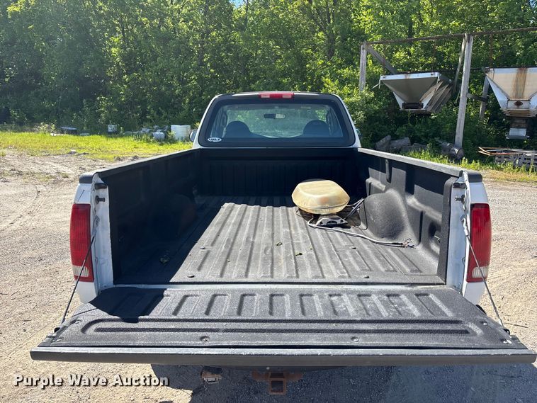 image for item FH7138 2004 Ford F150 XL pickup truck