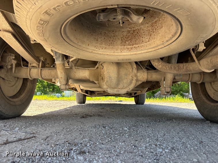 image for item FH7138 2004 Ford F150 XL pickup truck