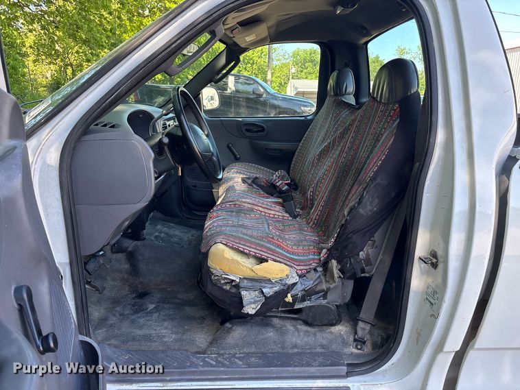image for item FH7138 2004 Ford F150 XL pickup truck