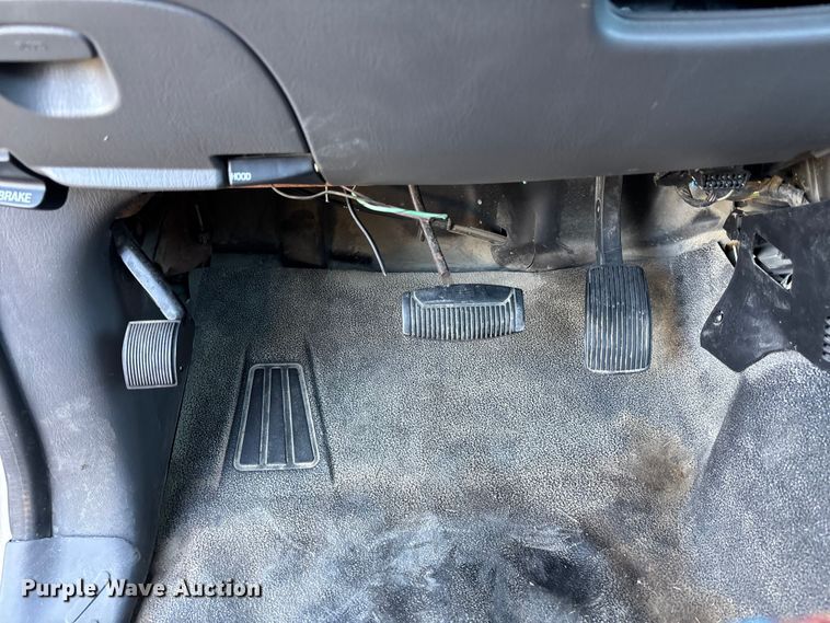 image for item FH7138 2004 Ford F150 XL pickup truck