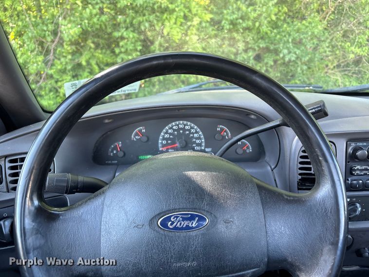 image for item FH7138 2004 Ford F150 XL pickup truck
