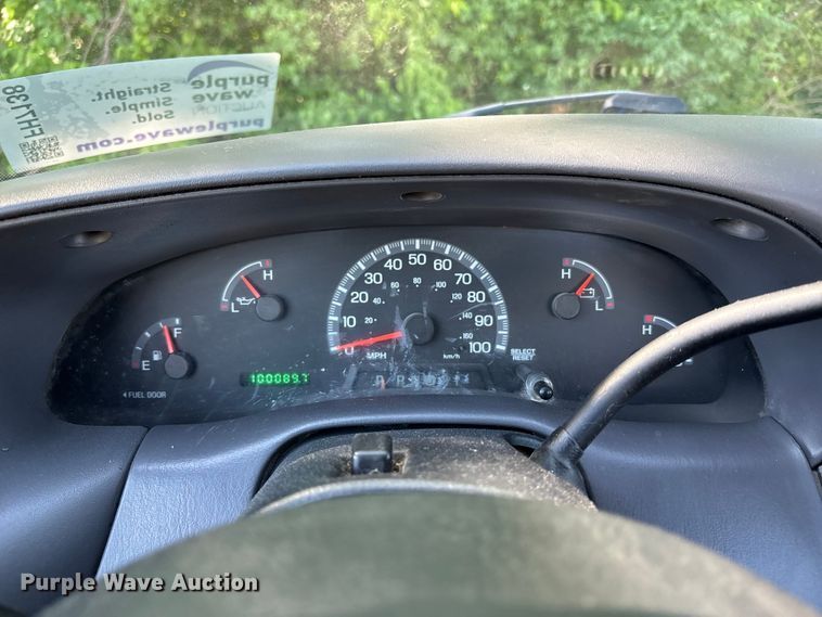 image for item FH7138 2004 Ford F150 XL pickup truck