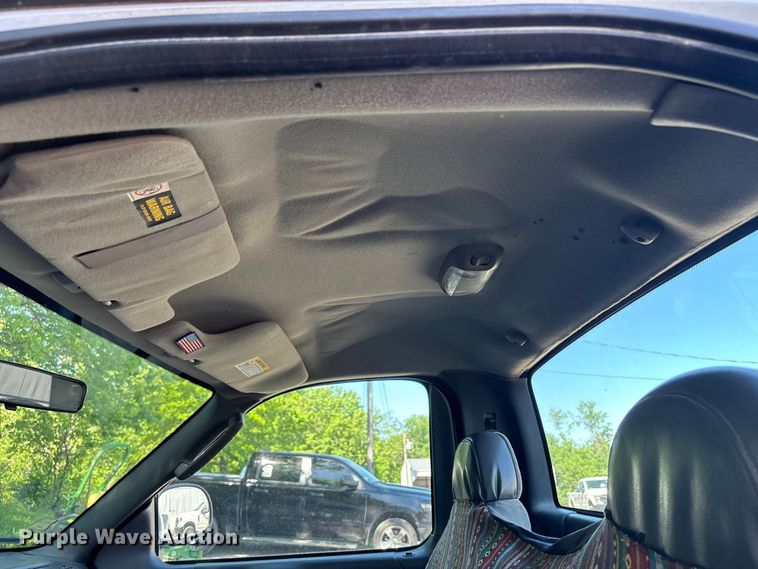 image for item FH7138 2004 Ford F150 XL pickup truck