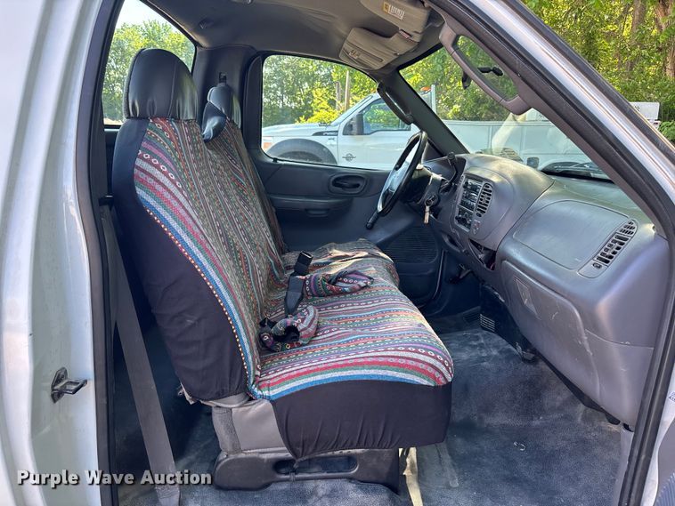 image for item FH7138 2004 Ford F150 XL pickup truck
