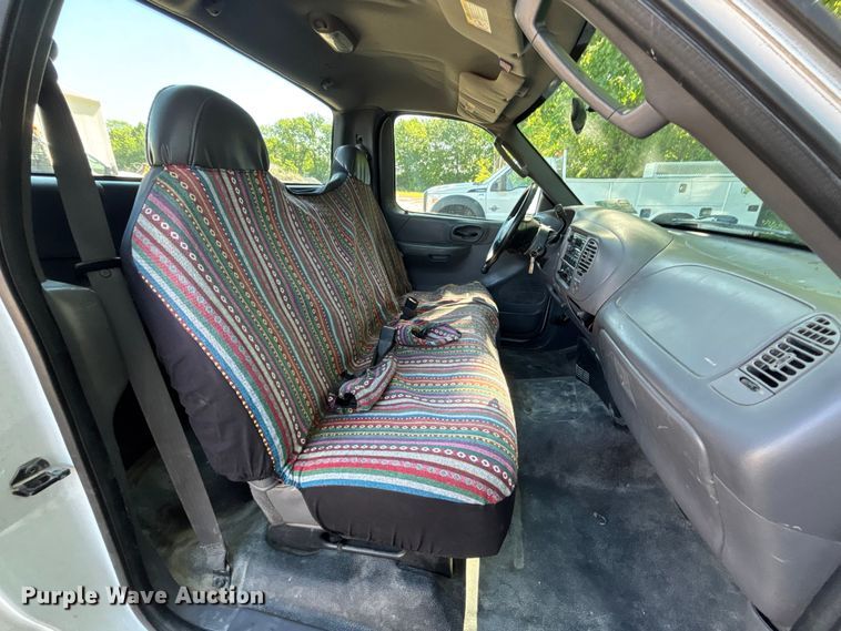 image for item FH7138 2004 Ford F150 XL pickup truck