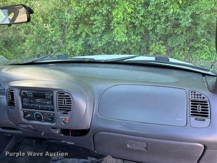 image for item FH7138 2004 Ford F150 XL pickup truck