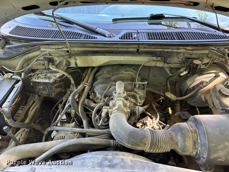 image for item FH7138 2004 Ford F150 XL pickup truck