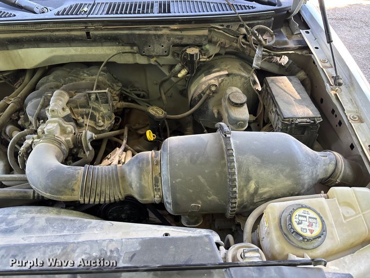 image for item FH7138 2004 Ford F150 XL pickup truck