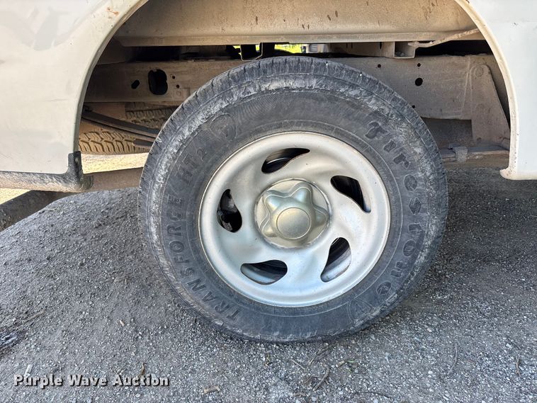 image for item FH7138 2004 Ford F150 XL pickup truck