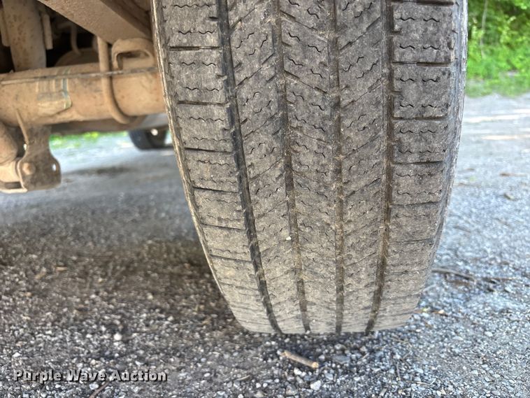 image for item FH7138 2004 Ford F150 XL pickup truck