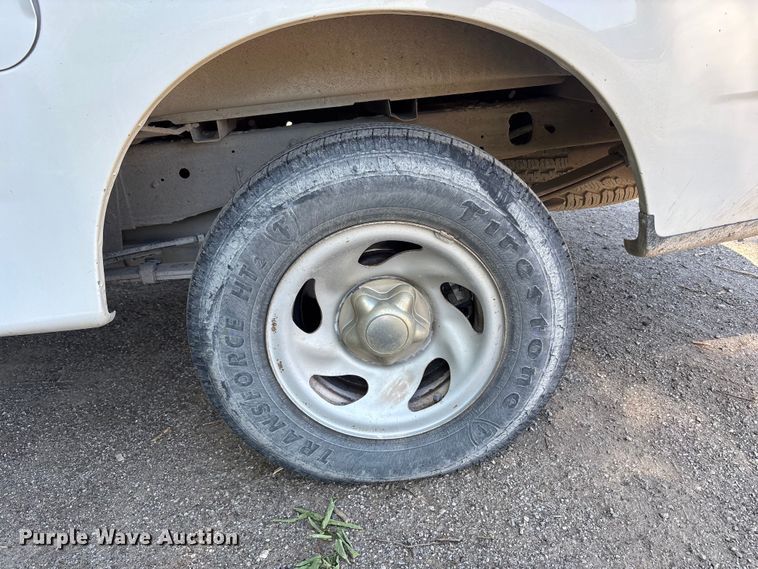 image for item FH7138 2004 Ford F150 XL pickup truck